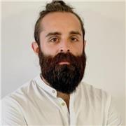 Laureato in storia e antropologia, offre ripetizioni in materie umanistiche. Prima lezione gratuita